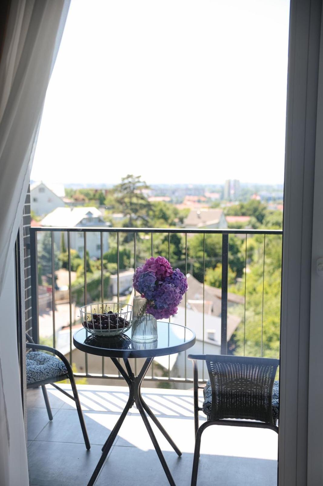 Мм Group Apartment Oezjhorod Buitenkant foto