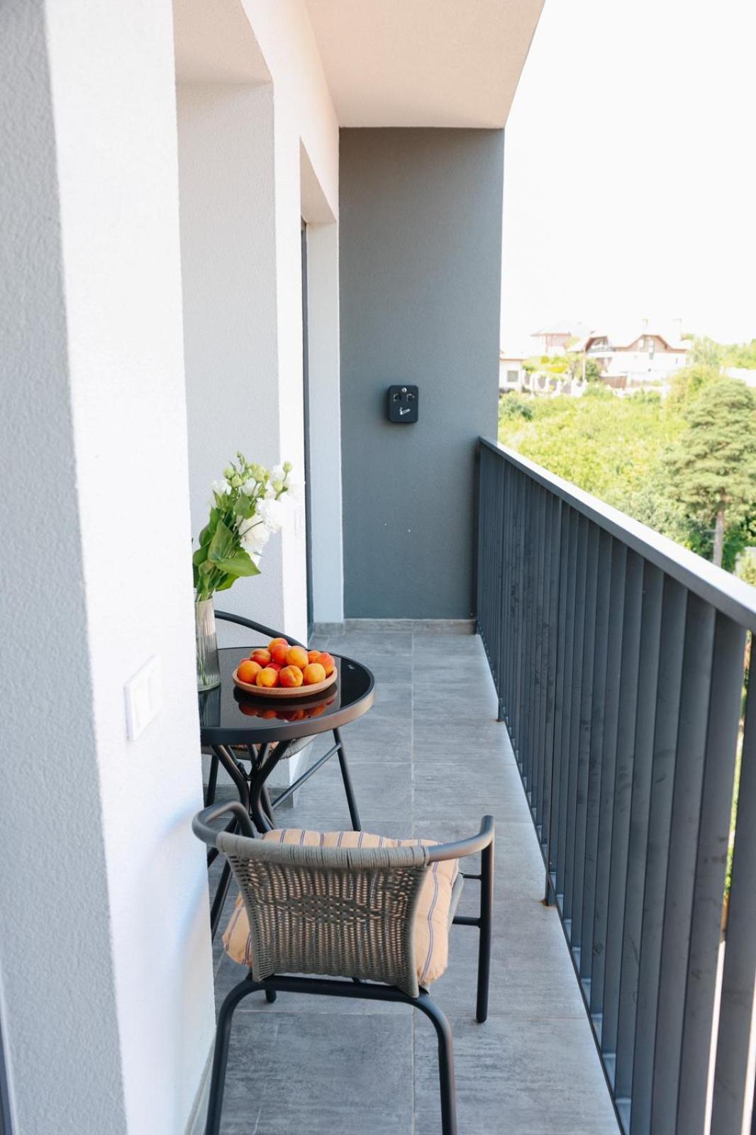 Мм Group Apartment Oezjhorod Buitenkant foto